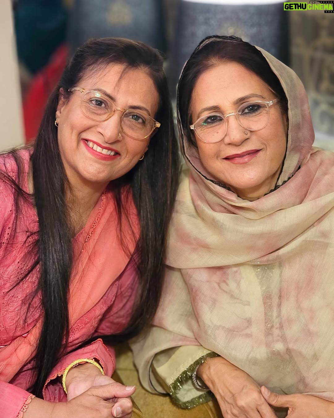 Saba Faisal - 24.8K Likes - Eid ki khushyan apno k saath🌹🌹🌹