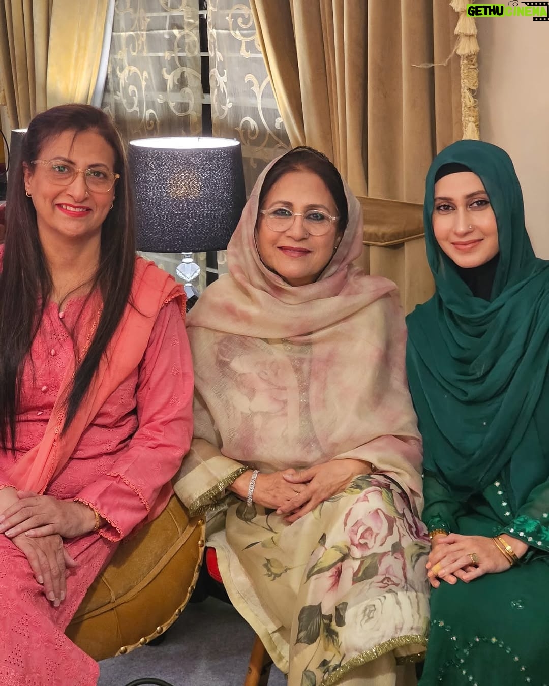 Saba Faisal - 24.8K Likes - Eid ki khushyan apno k saath🌹🌹🌹