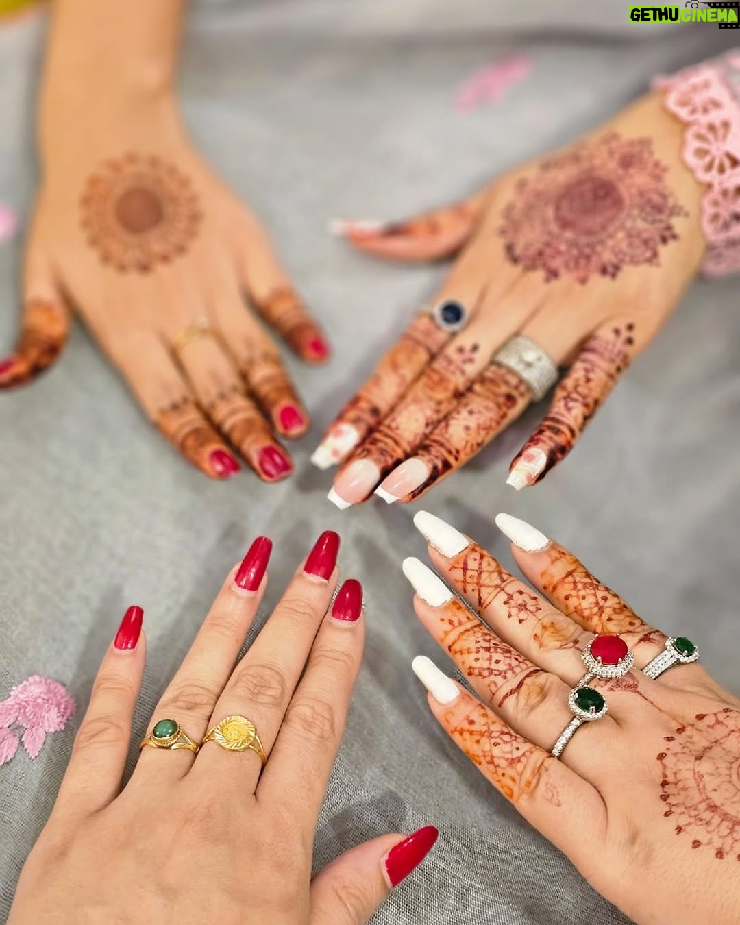 Saba Faisal - 24.8K Likes - Eid ki khushyan apno k saath🌹🌹🌹