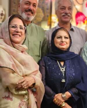 Saba Faisal Instagram - Eid ki khushyan apno k saath🌹🌹🌹