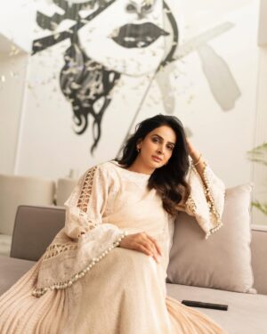 Saba Qamar Zaman Instagram - A delayed Eid post, but the love is right on time! ♥️🤗