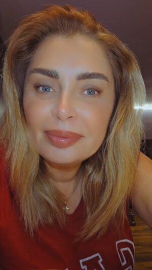 Sabine Nahas Instagram - الواطي يلي غَدَرِك.... 
#حقيقة #فكروا_فيها #اقوال_وحكم_الحياة #حياة #طاقة_ايجابية #سابين_نحاس