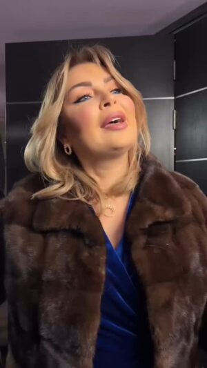 Sabine Nahas Instagram - قال "أبي العتاهية" يا مَن يعيبُ وعيبهُ مُتشعّبٌ كم فيكَ من عيبٍ وانتَ تعيبُ 
قبيحٌ الإنسانِ الذي ينسىٰ عيوبَهُ ويذكرُ عيبًا في غيره .