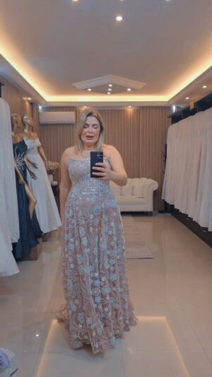 Sabine Nahas Instagram - حركات الحموات 😅🤪 بدي نقي فستان لعرس ابني ... انا أم العريس 🥰
@jean_pierre_lahoud #designer #dresses #promdress #weddingdress #eventstyling #eventdress