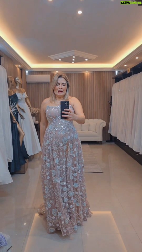 Sabine Nahas - 8.9K Likes - حركات الحموات 😅🤪 بدي نقي فستان لعرس ابني ... انا أم العريس 🥰
@jean_pierre_lahoud #designer #dresses #promdress #weddingdress #eventstyling #eventdress