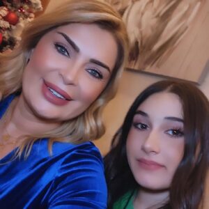 Sabine Nahas Instagram - Wishing you a very Merry Christmas surrounded by your beautiful families and lovely friends 🙏❤️
You were missed habib okhtak @george_nour
