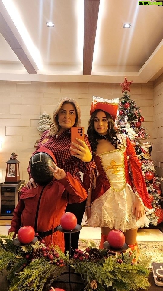 Sabine Nahas - 20.8K Likes - اعذروني على صوتي والزلاغيط 😂 وطّوا الصوت قبل ما تفتحوا الفيديو 😂
وكل بربارة وكلنا بخير عقبال كل سنة العائلات مجموعة يا رب
