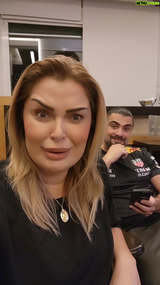 Sabine Nahas - 4.6K Likes - رغم كل الظروف بدنا نضل نضحك...
#انا_واخي #انا_وخيي #نكتة_بايخة #بياخة_تايم #سابين_نحاس #انطوني_عبدالنور #اضحك_تضحك_لك_الدنيا #مزح #ضحك
@anthonyanour 🩵#elbro #elasmar