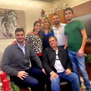 Sabine Nahas Instagram - Wishing you a very Merry Christmas surrounded by your beautiful families and lovely friends 🙏❤️
You were missed habib okhtak @george_nour