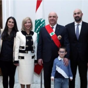 Sabine Nahas Instagram - سيدة لبنان الأولى
@nehmat_aoun
المرأة القوية الزوجة الأم  المتعلّمة المثقفة الجميلة الأنيقة المتواضعة  المشجعة لشعبها ناشرة الطاقة الإيجابية وصفات كثيرة أخرى أراها في سيدتنا الأولى. مبروك ست الكل، ونحن كثير فخورين بوجودك معنا وإيدينا بإيديكي وسوا سوا أكيد ومع فخامة الرئيس رح نبني لبنان جديد. 
الله يبارك عهد الرئيس ويعطيكم العافية. 🙏❤️
