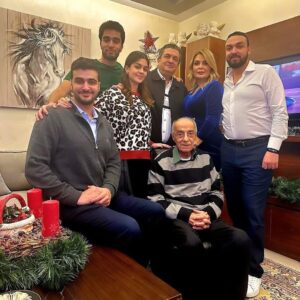 Sabine Nahas Instagram - Wishing you a very Merry Christmas surrounded by your beautiful families and lovely friends 🙏❤️
You were missed habib okhtak @george_nour