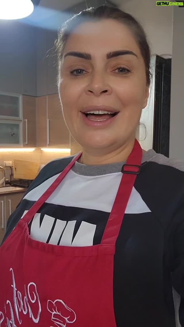 Sabine Nahas - 3.8K Likes - Apple cake #apple_cake #chefchawfe
وصفة جديدة لكايك التفاح مختلفة عن أول وصفة... كمان كثير طيبة وسهلة. #مطبخ #حلويات #شيف_شوفه #كايك_التفاح