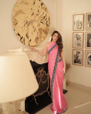 Saboor Aly Instagram - میری حسین عید ✨
@haseensofficial 🩷

#MeriHaseenEid #HaseensOfficial
@stylebywardakayani