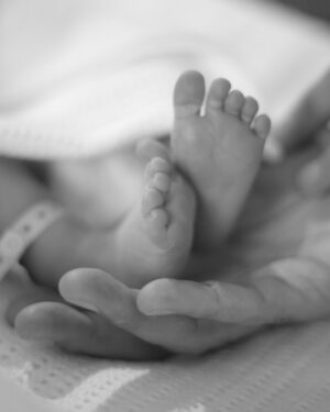 Saboor Aly Instagram - Our tiny miracle, our biggest blessing. The sight of smallest of hands leaving the biggest of impact is unbelievable ❤️ 

Welcome Serena Ali to the world. The magic awaits you.
~18.03.25~