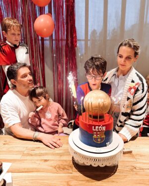Sabrina Garciarena Instagram - Cumpleaños Feliz 🌈❤️💙

⭐️11 años de Puro Amor ⭐️

Te mereces todo amor de mi vida ! 
Te amamos infinito 💫
Felices 11 años .

Agradecimiento por cumplir el sueño de Lion 

La torta piñata perfecta ! Y no saben lo rica que es @sweetcakemonik 🎂
Mis amigos d @diegoinflables por ser siempre los mejores y guiarme con todo el cumple.🪅
A @guacamole_eventos por embellecer el evento siempre.🍿
A Gustavo que es amigo y siempre la mejor onda  @animarsport
Al mejor kiosco ever @open25.hs 🍭🍬🍫

A @violetamassey 💜 Siempre impecable todo 

Gracias @may_ariadna por todo🍭
Me gusta recomendar a la gente que trabaja increíble !!!