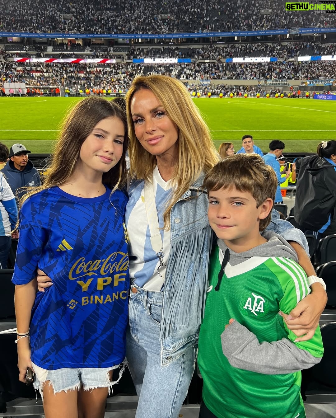 Sabrina Rojas - 53.7K Likes - AcΓ‘ , una vez mΓ‘s, viviendo aventuras los tres juntos . Nos amo hasta el infinito π€
Que suerte tenemos de tenernos π