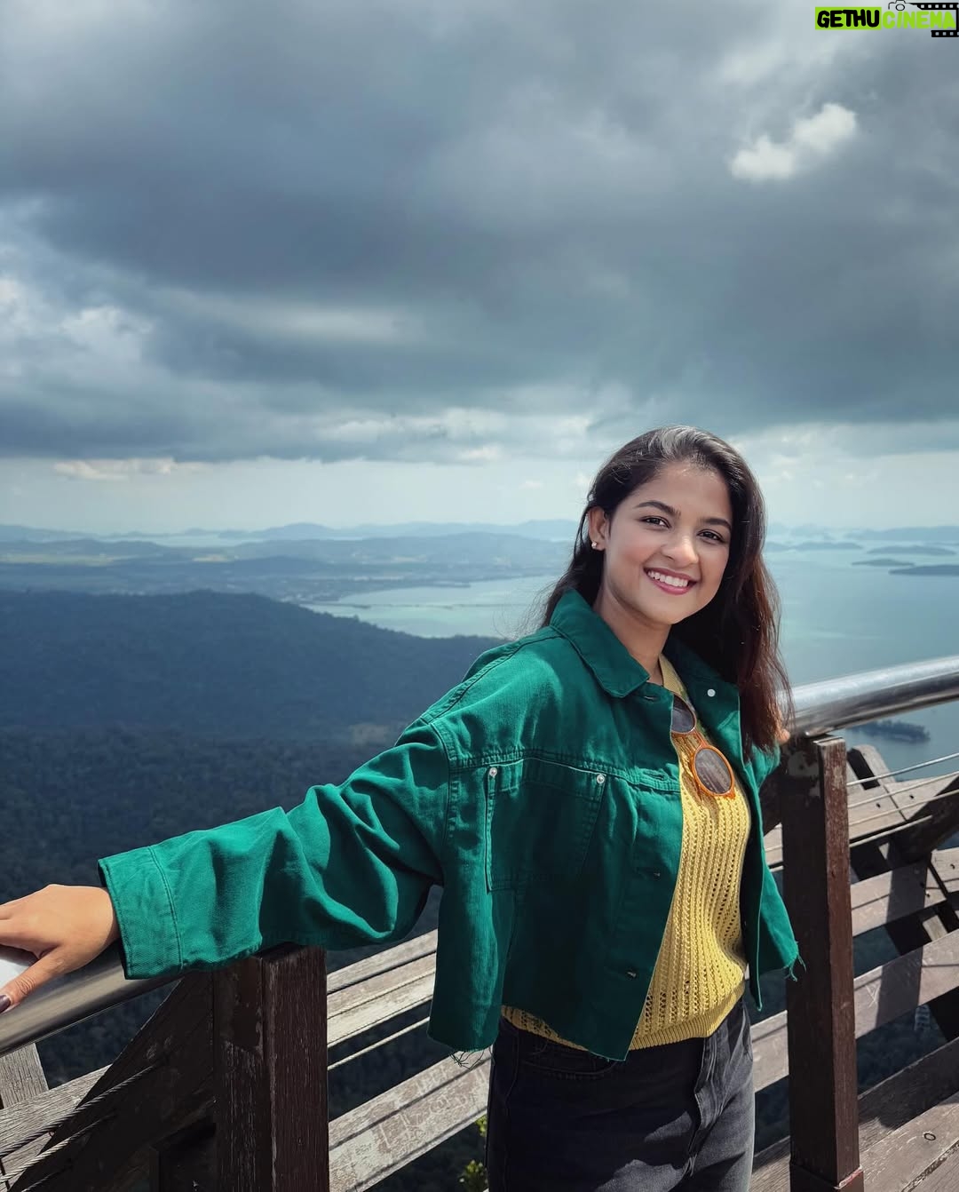 Sadia Ayman - 33K Likes - Malaysia tour memories i’ll always remember !
From the heights of Langkawi’s Sky Cab to the fun of 3D art.
Laughter, beauty, and adventure all in one trip.
Truly, life is beautiful. 🤩💕
#throwbacktojanuary