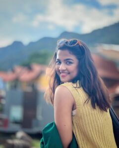 Actress Sadia Ayman HD Photos and Wallpapers April 2025
