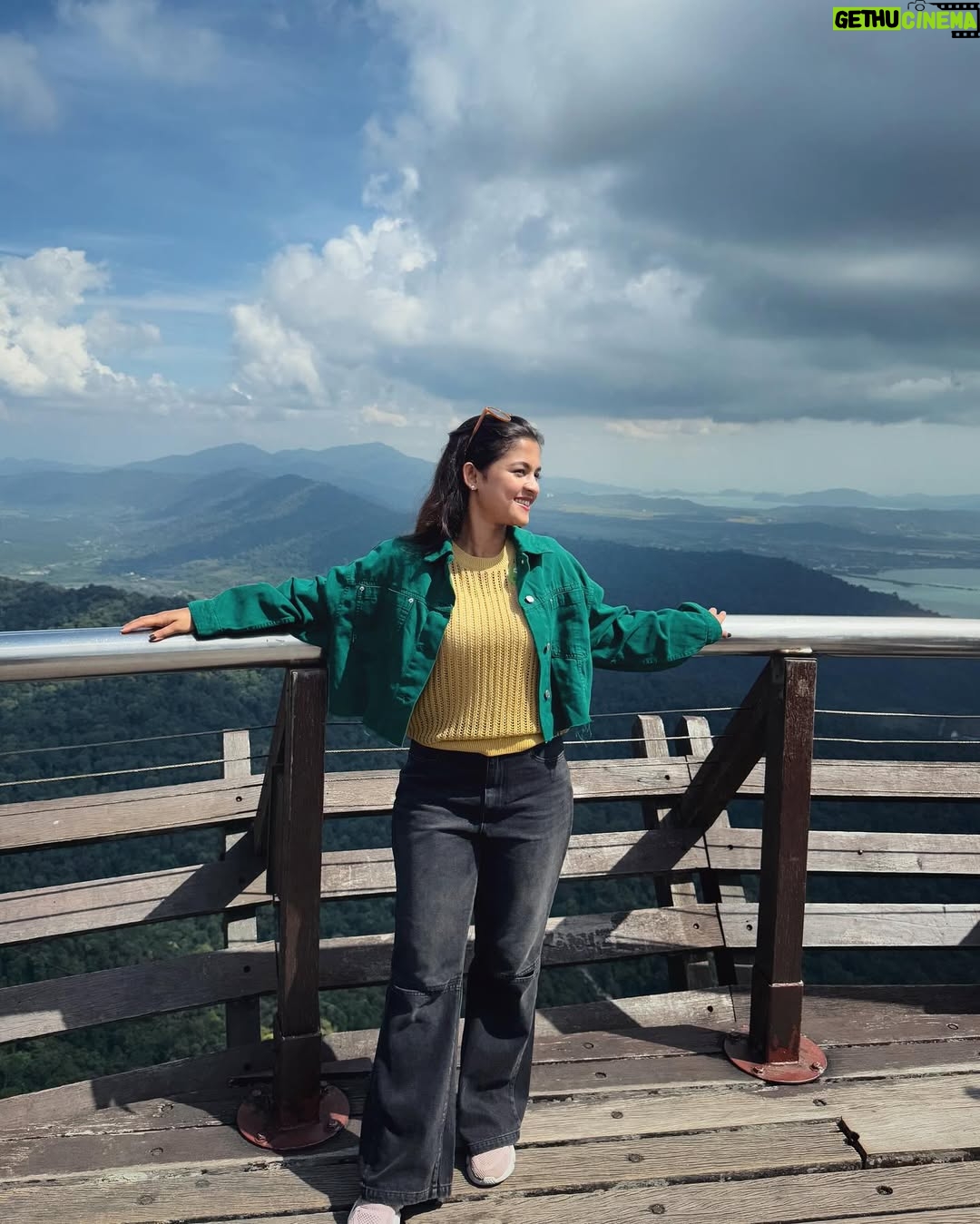 Sadia Ayman - 33K Likes - Malaysia tour memories i’ll always remember !
From the heights of Langkawi’s Sky Cab to the fun of 3D art.
Laughter, beauty, and adventure all in one trip.
Truly, life is beautiful. 🤩💕
#throwbacktojanuary