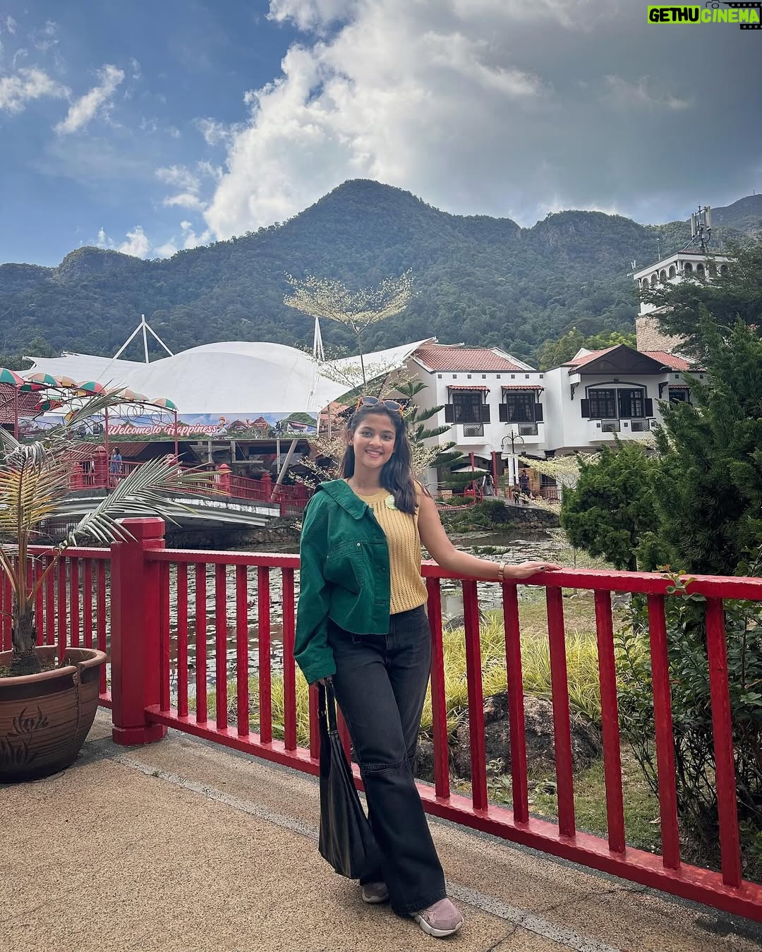 Sadia Ayman - 33K Likes - Malaysia tour memories i’ll always remember !
From the heights of Langkawi’s Sky Cab to the fun of 3D art.
Laughter, beauty, and adventure all in one trip.
Truly, life is beautiful. 🤩💕
#throwbacktojanuary