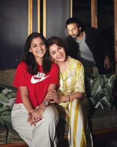 Actress Sadia Ayman HD Photos and Wallpapers April 2025