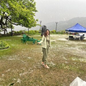 Sadia Khateeb Instagram - Aaj olay padne ki wajah Se jaldi pack up hogaya 🌸 🕺🏻💃🏻