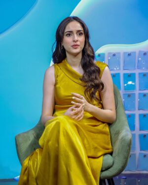 Sadia Khateeb Instagram - 🐥

Styled by @stylingbyvictor @sohail__mughal___
Outfit @arokaofficial 
Earing @palmonas_official 
Team @styleby_antara
@everymediaindia