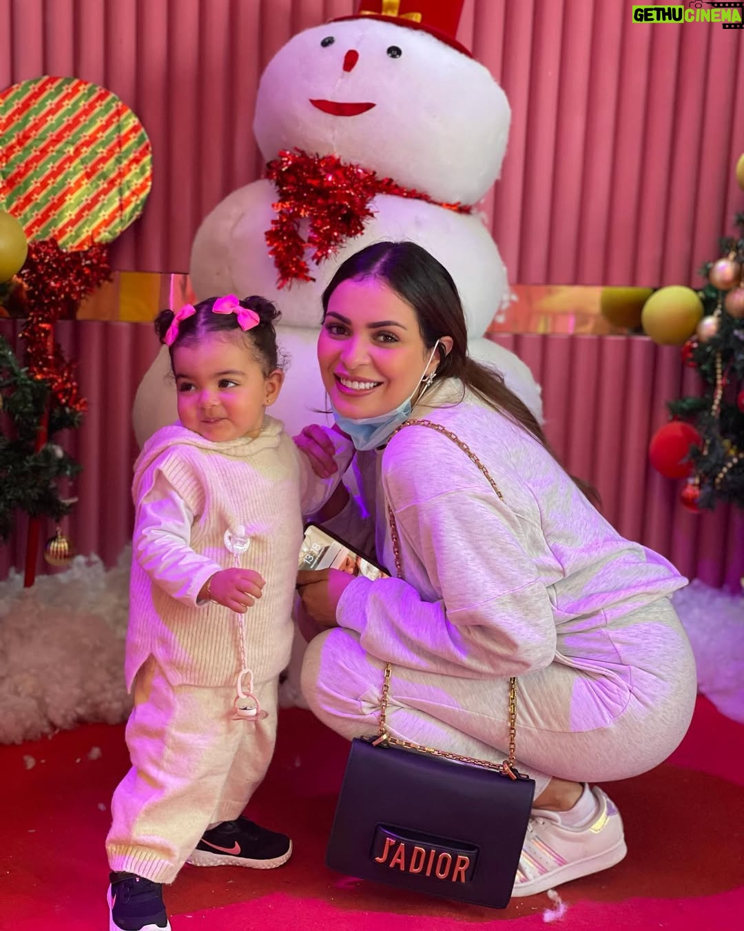 Safae Hbirkou - 156.5K Likes - أنا مخاطرا مع مهدي واش نليا كاتشبه لي و لا ليه 👑🤩 ؟؟؟