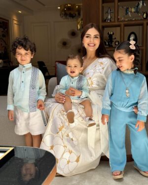 Safae Hbirkou Instagram - الكبيدات ديالي عيدكم مبارك سعيد 🩵🩵🩷🐏