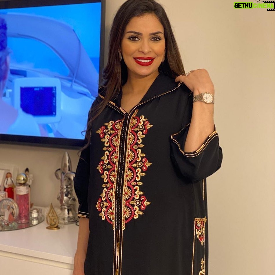 Safae Hbirkou - 104.5K Likes - جمعة مباركة لجميع المسلمين ❤️ جلابتي الرائعة من تصميم @elharim_caftan
