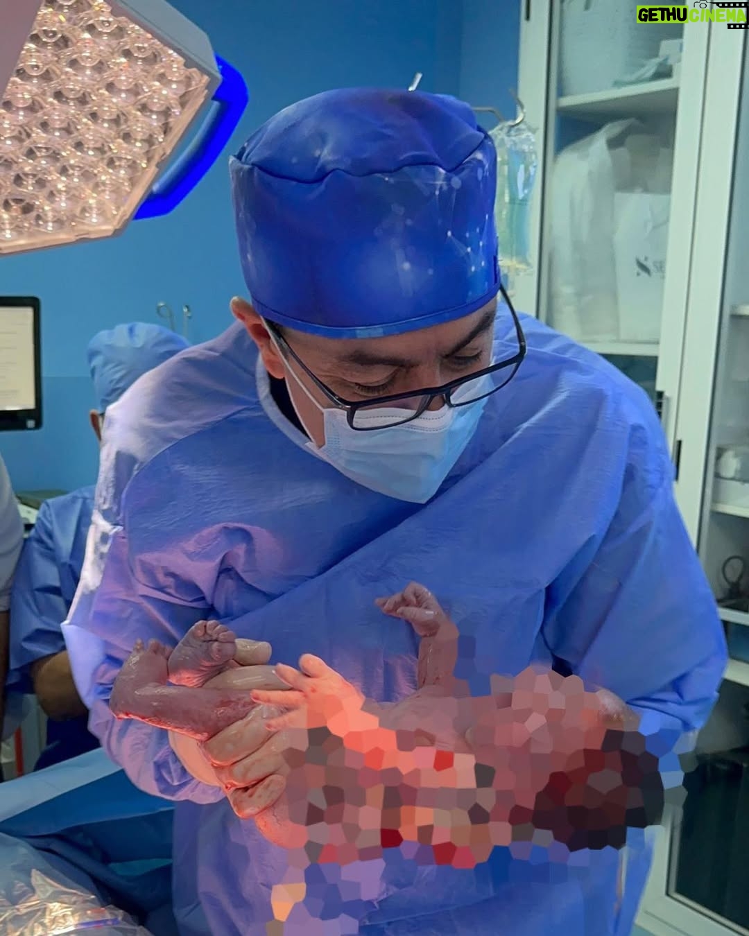 Safae Hbirkou - 149.7K Likes - Un moment magique que je chérirai toute ma vie est enfin arrivé le 11 avril 2023, avec l'arrivée de notre petit trésor, Rhali ! 💕 Je suis remplie d'amour et de reconnaissance envers mon mari pour son soutien inébranlable pendant cet accouchement. Tu as été mon rocher, mon compagnon de vie, et je suis tellement reconnaissante de t'avoir à mes côtés. ❤️
Un immense merci également au docteur @dr_rachid_lazrak_gynecologue , notre incroyable obstétricien, pour sa compétence et son dévouement exceptionnels. Vous avez pris soin de nous avec une attention sans faille et avez rendu cette expérience inoubliable. Merci d'avoir veillé sur nous avec tant de professionnalisme et de compassion. Nous sommes profondément reconnaissants pour cette bénédiction qu'est la naissance de Rhali. #غالي
#BébéRhali #AmourInfini #MariAttentionné #DocteurExemplaire #GratitudeÉternelle"