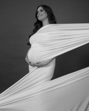 Safae Hbirkou Instagram - Être enceinte c’est vivre à deux dans un même corps au même rythme 🤍