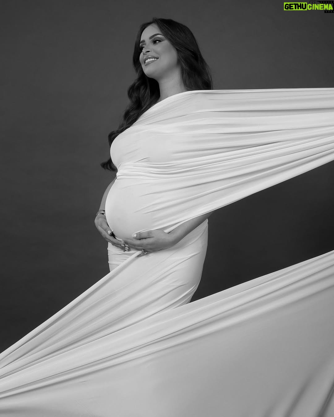 Safae Hbirkou - 100.4K Likes - Être enceinte c’est vivre à deux dans un même corps au même rythme 🤍
