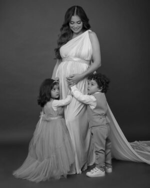 Safae Hbirkou Instagram - آش بان ليكم ؟ وليد ولا بنيتة ؟ 
👼

#pregnant 
#family #ماشاءالله