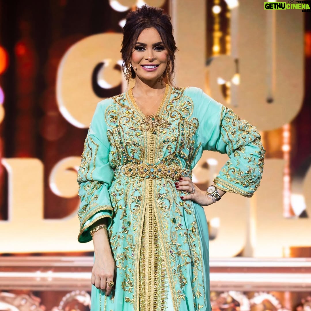 Safae Hbirkou - 104.3K Likes - شكون كيتفرج فالبرايم الأول من لآلة العروسة 👰🏻❤️
Caftan : @fatim.filali.idrissi.official
Hair : @betty.hairstylist Photo : @naamane.photography