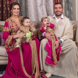 Safae Hbirkou Instagram - Le 1er Mai 2014 était ma première rencontre avec @chougss 7 ans plus tard nous sommes 4 👨‍👩‍👧‍👦 #loveanniversary #ramadanvibes 

Merci @dalaa_maroc pour la photo avec #Dalou 💜

Caftan : @fatim.filali.idrissi.official 💕