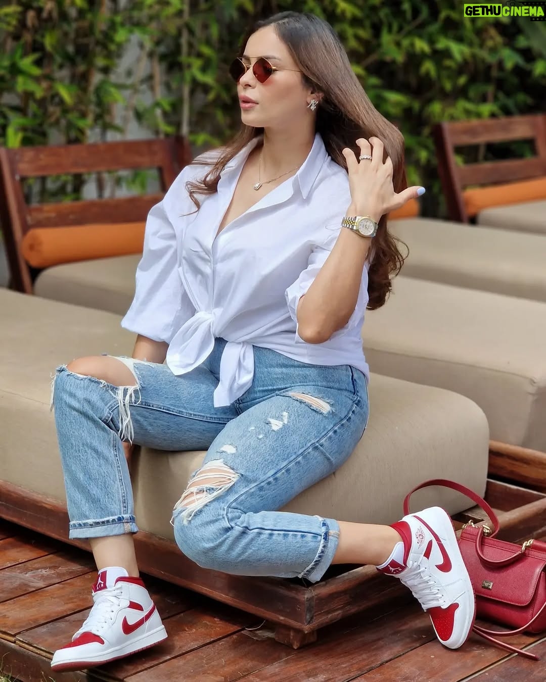 Safae Hbirkou - 101.6K Likes - ❤️🤍
@sneakerslegend.ma
