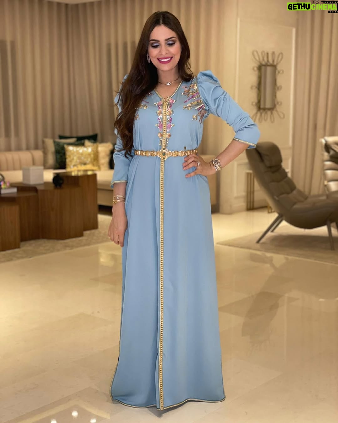 Safae Hbirkou - 104.7K Likes - Awacherkom mobaraka mes amours Caftan by @hanaa_caftan
