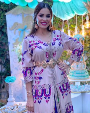 Safae Hbirkou Instagram - بداية أسبوع موفقة
Caftan : @meryemhachimicouture
Bijoux : @bijouterie.merveilleuse