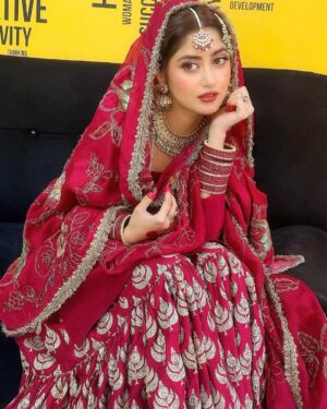 Sajal Ali Instagram - Aaj ka kya plan ? 
Outfit by my fav @zarashahjahanbride 
Jewellery @zarashahjahanbride