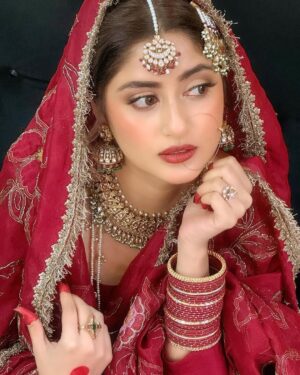 Sajal Ali Instagram - Aaj ka kya plan ? 
Outfit by my fav @zarashahjahanbride 
Jewellery @zarashahjahanbride