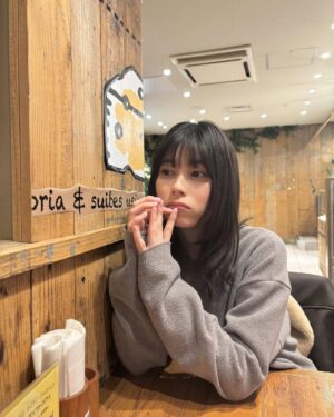 Sakurako Okubo Instagram - 久しぶりのレイヤー✂︎
髪の毛がおしゃれになって嬉しい🫰🏻
@sato_yamagishi 
@kaze_tokyo_daikanyama