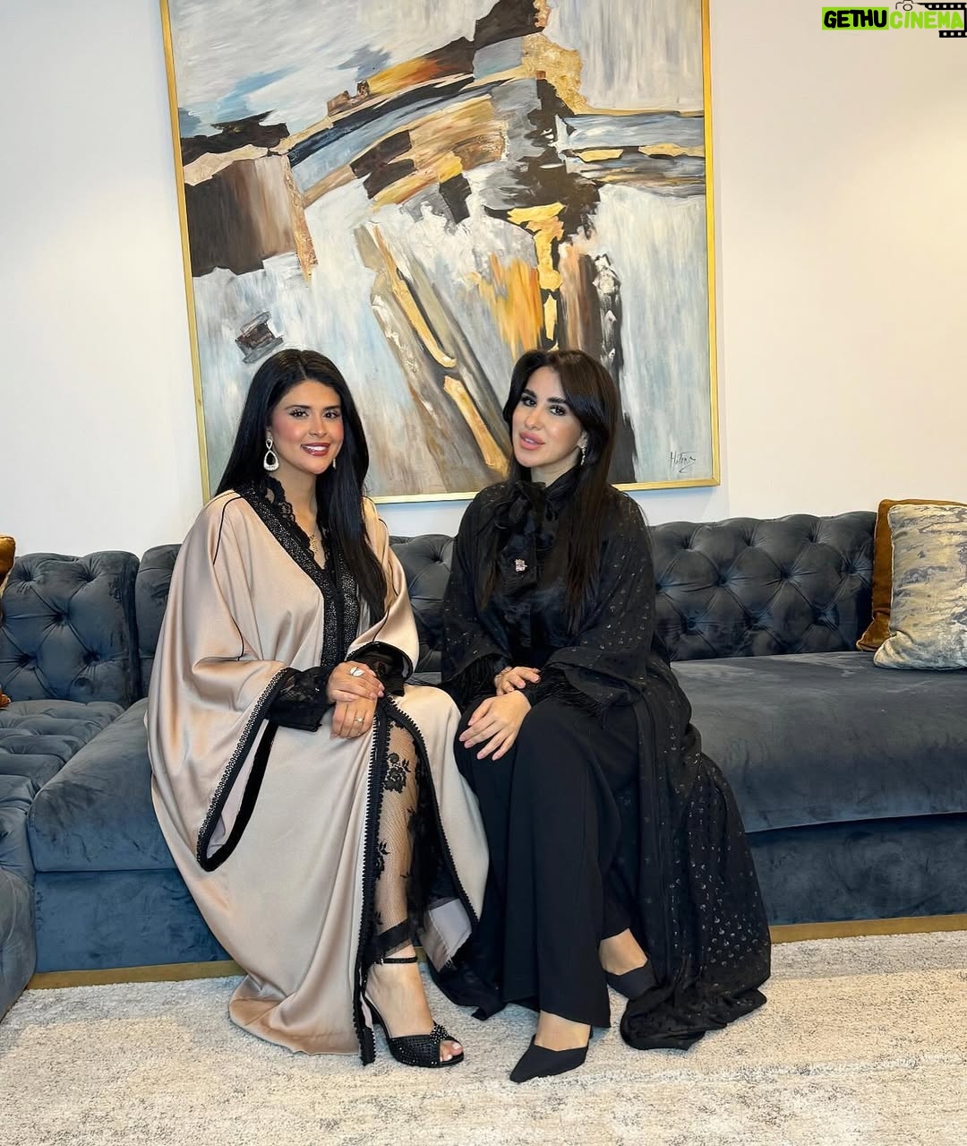 Salma Rachid - 100.9K Likes - مرحبا بينا فمنزل الجميلة قلبا و قالبا @salmarachid.official ❤️
حوار قريبا جدا على @medradio_officiel
Tenue traditionnel Salma Rachid chez @couturebysika
.
.
.
.
Ma tenue traditionnel chez @sbcollection_sb
#hkhbarstar #شخبار_ستار