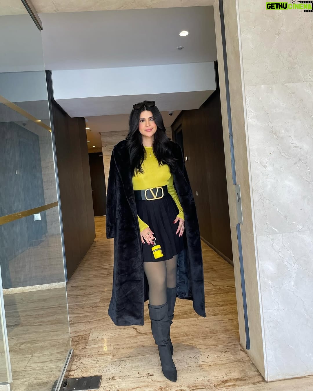 Salma Rachid - 90.8K Likes - Hellooo💛💚
انا وشنطتي الصغيرة💛🤪