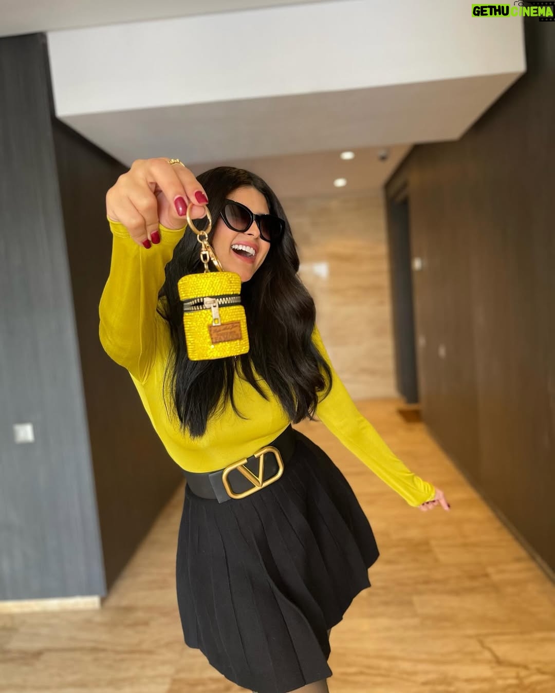 Salma Rachid - 90.8K Likes - Hellooo💛💚
انا وشنطتي الصغيرة💛🤪