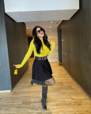 Salma Rachid Instagram - Hellooo💛💚
انا وشنطتي الصغيرة💛🤪