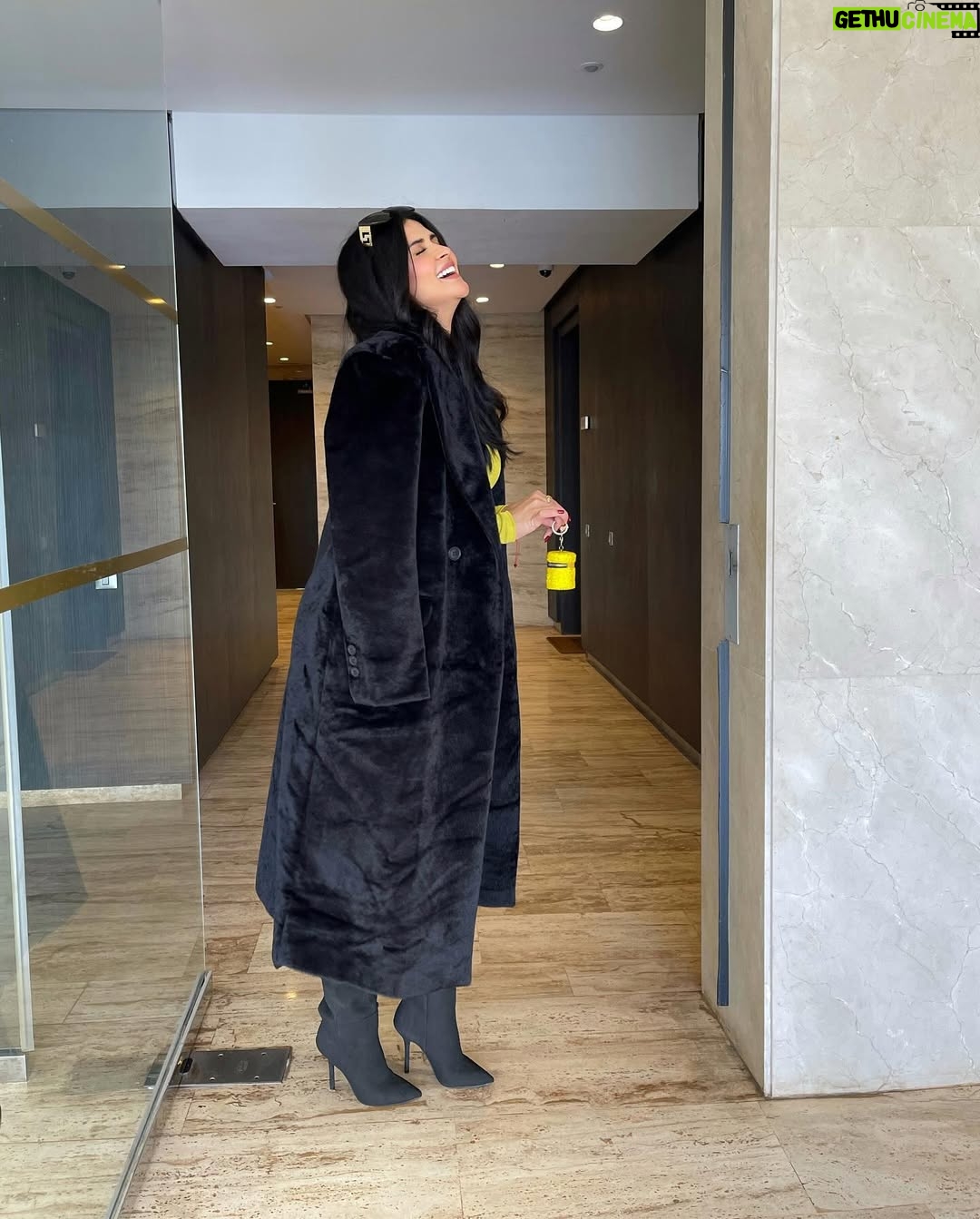 Salma Rachid - 90.8K Likes - Hellooo💛💚
انا وشنطتي الصغيرة💛🤪
