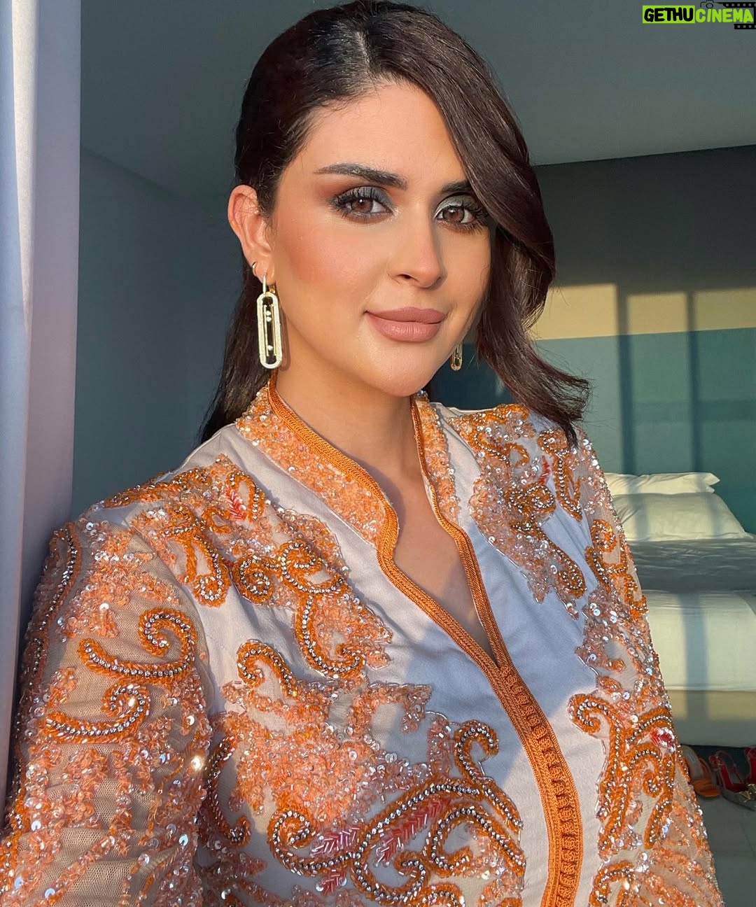 Salma Rachid - 54.7K Likes - مغررررمة باطلالتي لحفلي اليوم بمهرجان العرائش 😍🧡نشوفكم بعد قليل على خشبة المسرح
متشوووقة نشوف حبابي بمدينة العرائش😍
@mjccgov ❤️🇲🇦
الحيحة اليوم ايوا قولولي كيجاتني التكشيطة و الفخامة المغربية🇲🇦🧡؟
قفطاني تمصميم : @amiralebsatte 🧡
