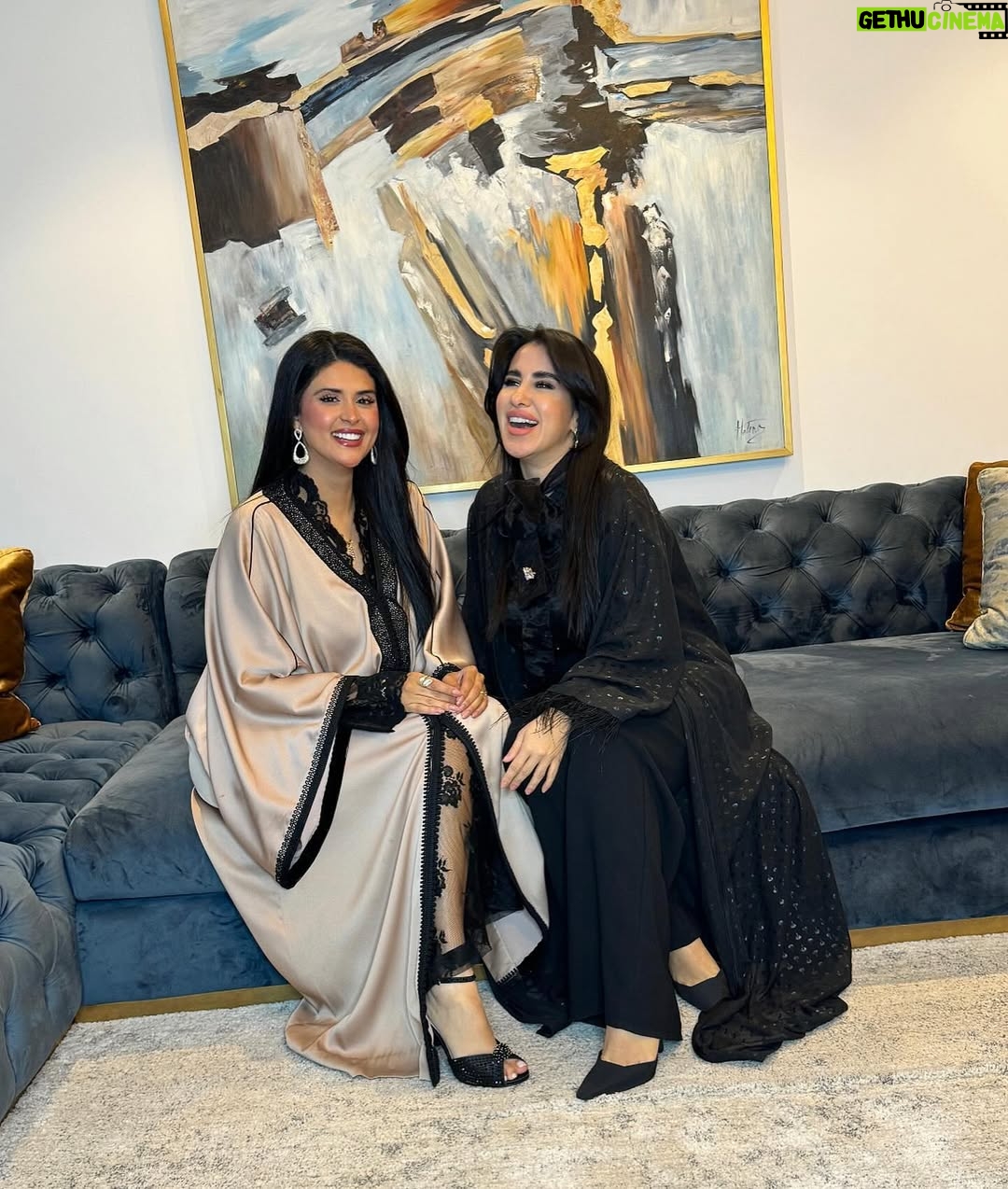 Salma Rachid - 100.9K Likes - مرحبا بينا فمنزل الجميلة قلبا و قالبا @salmarachid.official ❤️
حوار قريبا جدا على @medradio_officiel
Tenue traditionnel Salma Rachid chez @couturebysika
.
.
.
.
Ma tenue traditionnel chez @sbcollection_sb
#hkhbarstar #شخبار_ستار