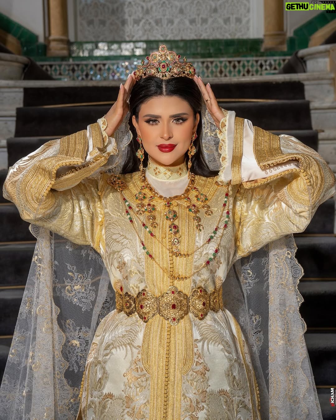 Salma Rachid - 86.8K Likes - الاصالة و النخوة المغربية 🇲🇦❤️
شكرا للزيانة @daralarous على هاد الابداع الجميل من لباس و تفاصيل تراثية جميلة 🫶🏻❤️
تصوير المبدع وطاقم عمله المميز: @hichamphotographee ❤️
شكرا لطاقم عمل فندق على حسن الضيافة : @latourhassanpalace ❤️